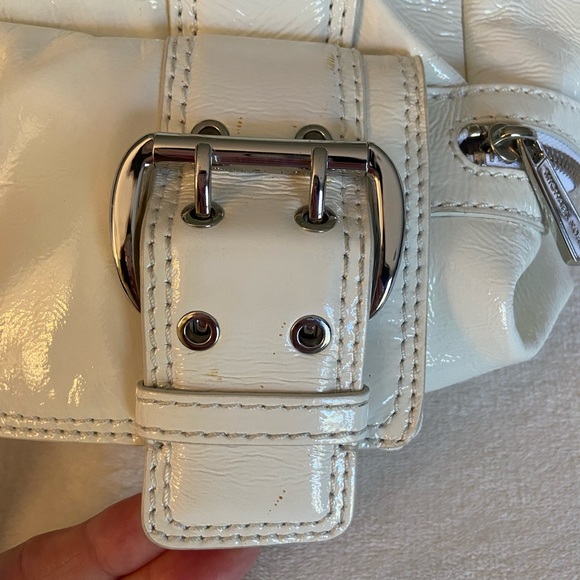 Authentic discontinued Michael Kors patent leather tote. - Picture 9 of 10